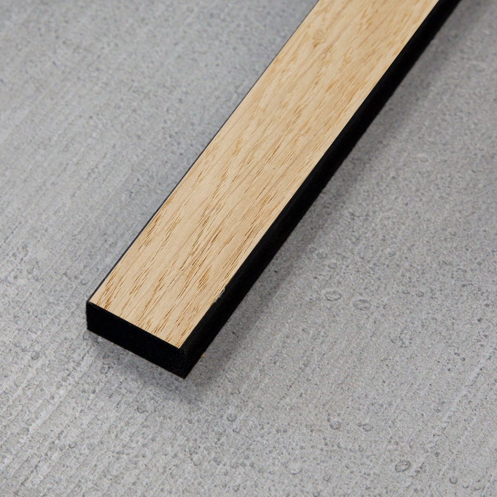 classic-oak-black-mdf-single-lamella-closeup