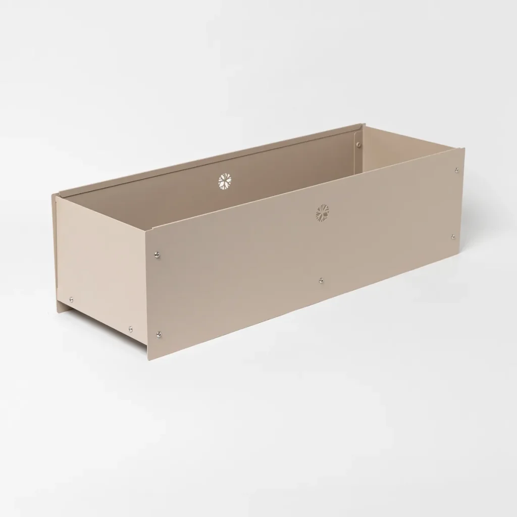 Image 3 of 9 in EMBRACE | Nell Metal Box gallery